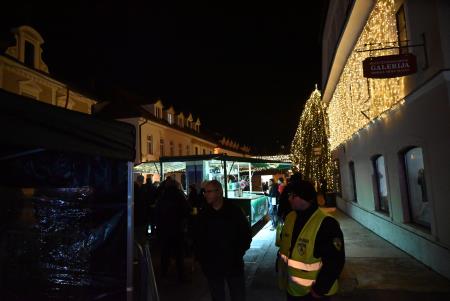 Včeraj je prvi koncert Pravljičnega Kamnik privabil število obiskovalcev (83)